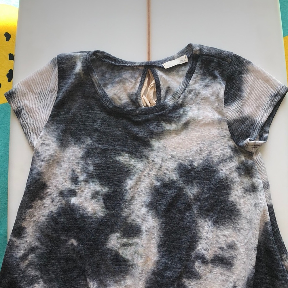 Tie dye gray and white top!